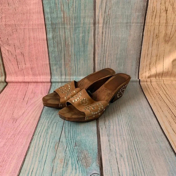 Vintage wooden studded open toe slip on heeled sandals - Picture 3 of 14